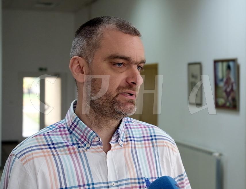 БАЊАЛУКА, 10. НОВЕМБРА /СРНА/ - Доктор комуниколошких наука Борислав Вукојевић истакао је за Срну да ова титула, коју је стекао на Универзитету у Бањалуци, представља круну научног рада и да је његов циљ да се теоријска знања преведу у праксу с обзиром на нове технологије и неопходност примјене у свакодневном животу.