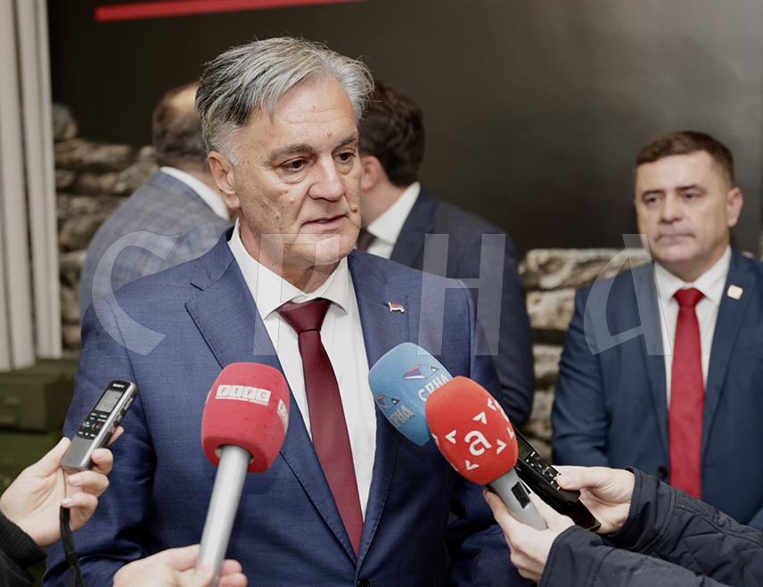 СОКОЛАЦ, 10. НОВЕМБРА /СРНА/ - Министар за научнотехнолошки развој и високо образовање Републике Српске Синиша Каран изјавио је данас да образовни профил у Републици Српској мора да иде у правцу научно-истраживачког рада и научно-технолошких иновација.