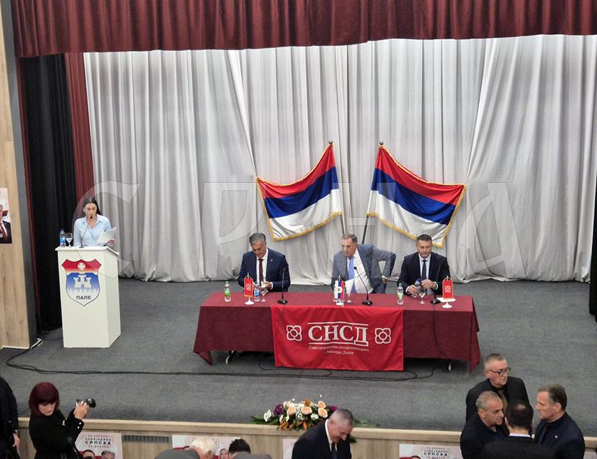 ПАЛЕ, 10. НОВЕМБРА /СРНА/ - Кандидат СНСД-а за предсједник Републике Српске Синиша Каран поручио је вечерас на Палама да је политика СНСД-а у протеклих 20 година била препозната као политика која чува Републику Српску, те истакао да предстојећи избори представљају борбу за очување Српске и њене државности.