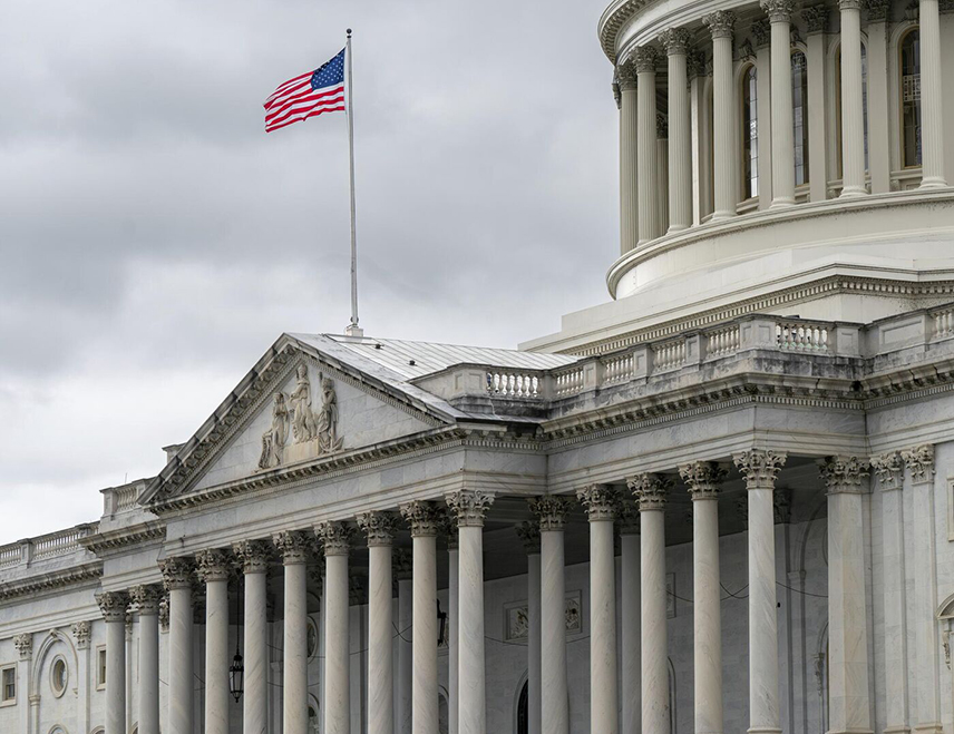 ВАШИНГТОН, 11. НОВЕМБРА /СРНА/ - Сенат Конгреса САД усвојио је закон којим ће се омогућити финасирање федералних агенција до 30. јануара, објавила је телевизија "Си-спен".