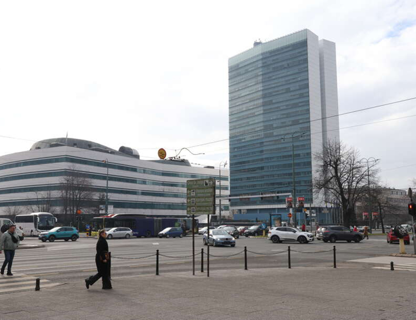 САРАЈЕВО, 11. НОВЕМБРА /СРНА/ - Због неслагања бошњачке и српске "тројке" у Парламентарној скупштини БиХ са раније договореним саставом делегације, односно настојања да се у њу накнадно убаци и делегат у Дому народа Ненад Вуковић, пропала је посјета делегације парламента БиХ Европском парламенту, пише данашњи загребачки "Вечерњи лист", издање за БиХ.