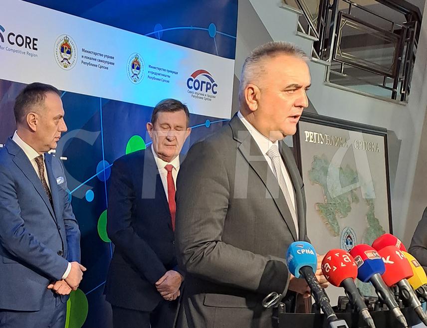 BANJA LUKA, NOVEMBER 11 /SRNA/ - Republika Srpska Prime Minister Savo Minić stated that all proposals that are not in accordance with the Dayton Agreement lead to the undermining of BiH, and that the proposal regarding property put forward by MPs from the Federation of BiH /FBiH/ is an example of this.