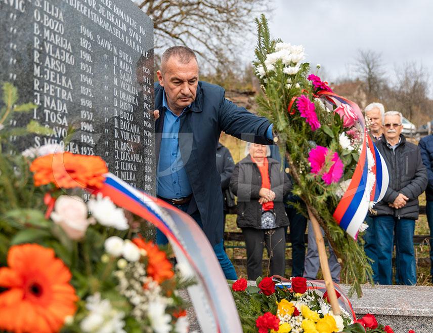 ПАЛЕ, 11. НОВЕМБРА /СРНА/ - У селу Раковац код Пала данас је служен парастос за 162 цивила, међу којима 67 дјеце до 14 година, које су убиле усташе у Другом свјетском рату, одакле је поручено да српски народ неће заборавити своје страдање.