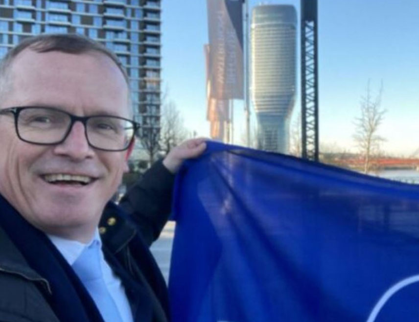 БЕЧ, 11. НОВЕМБРА /СРНА/ - Аустријски НАТО лобиста Гинтер Фелингер данас је поново подржао кандидата СДС-а за предсједника Републике Српске Бранка Бланшу на предстојећим пријевременим предсједничким изборима у Републици Српској.