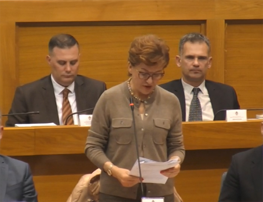 БАЊАЛУКА, 11. НОВЕМБРА /СРНА/ - Приједлогом одлуке о прихватању задужења Републике Српске код Свјетске банке-Међународне банке за обнову и развој по Пројекту одрживе, интегрисане и безбједне инфраструктуре предвиђено је задужење од 81,7 милиона евра, саопштила је министар финанисија Републике Српске Зора Видовић.