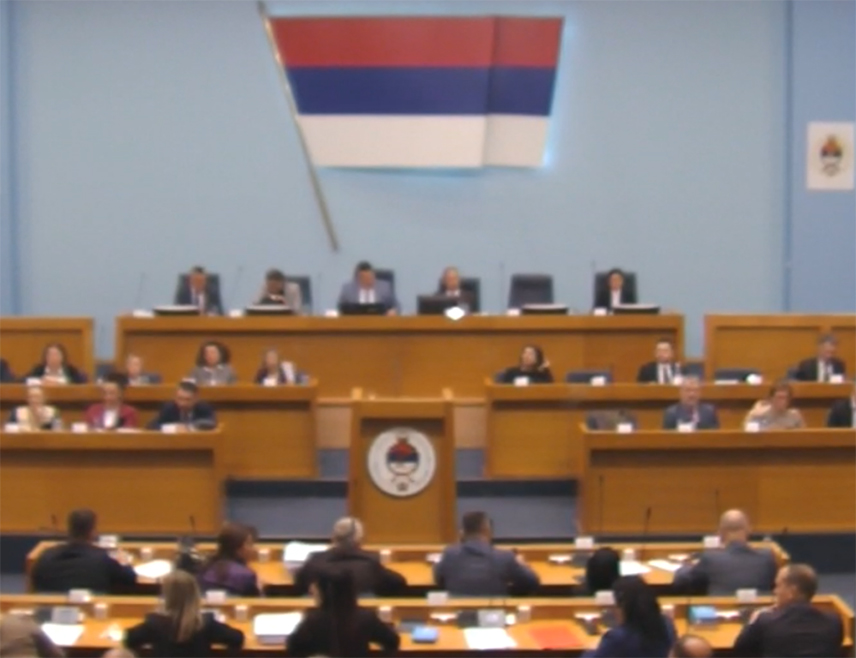 БАЊАЛУКА, 12. НОВЕМБРА /СРНА/ - Народна скупштина Републике Српске прихватила је одлуку о задужењу Републике Српске код Свјетске банке – Међународне банке за обнову и развој по Поројекту одрживе интегрисане и безбједносне путне инфратстурктуре у износу од 81,7 милиона евра.