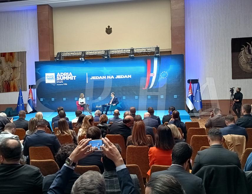 БЕОГРАД, 12. НОВЕМБРА /СРНА/ - Предсједник Владе Србије Ђуро Мацут изјавио је да Србија као мала земља са малом популацијом мора да води рачуна о својим националним интересима, има избалансиран приступ и Истоку и Западу, те да је за њу важна и регионална сарадња, посебно са Републиком Српском, али и БиХ.