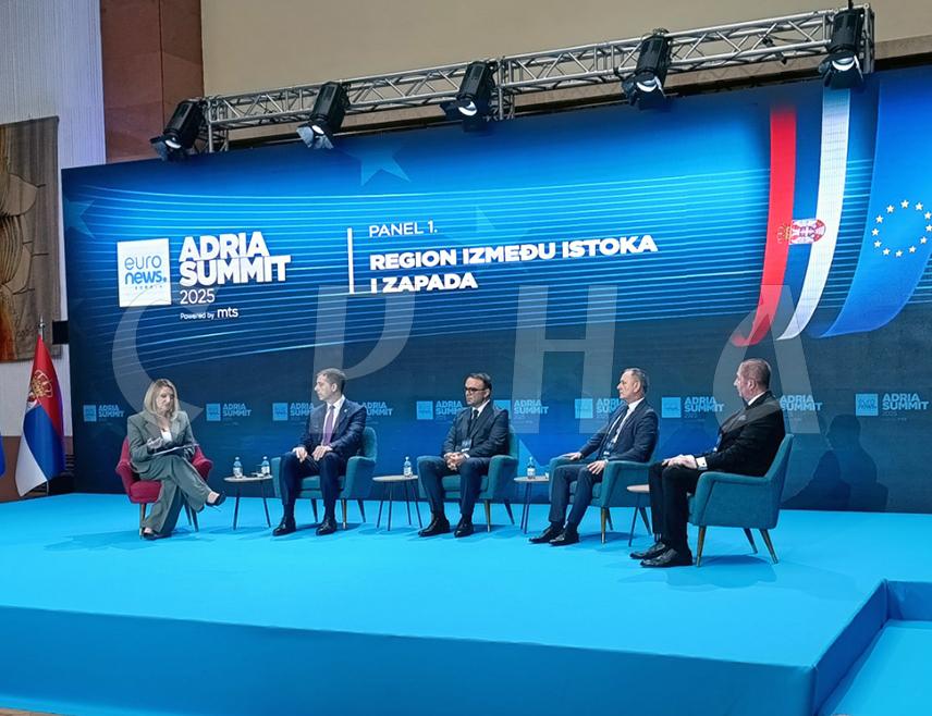 БЕОГРАД, 12. НОВЕМБРА /СРНА/ - Амбасадор БиХ у Србији Александар Врањеш рекао је да је став нове америчке администрације, да не жели више да се мијеша у унутрашња питања других земља, отворио простор за Републику Српску да успостави бољи дијалог са САД.