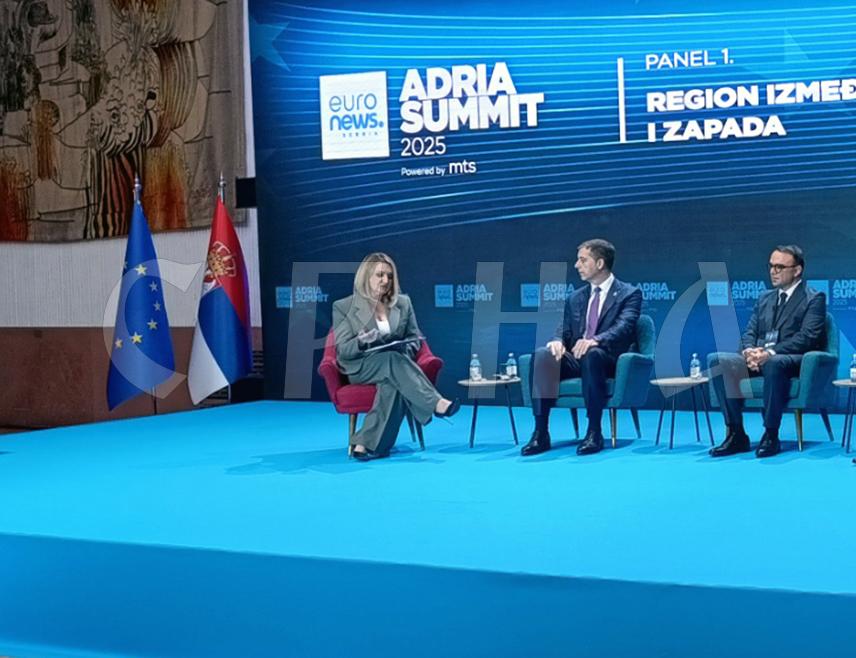 БЕОГРАД, 12. НОВЕМБРА /СРНА/ - Министар спољних послова Србије Марко Ђурић рекао је да је за Београд од кључног значаја да односе у региону постави тако да осигурају безбједно окружење, истичући да су Србија и Република Српска готово органски повезане.