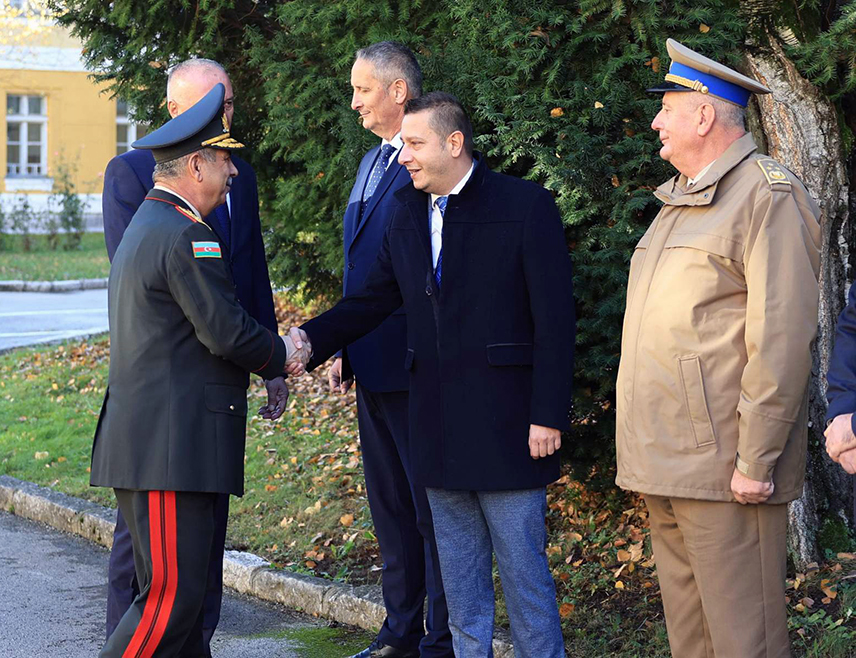 САРАЈЕВО, 12. НОВЕМБРА /СРНА/ - Замјеник министра одбране у Савјету министара Александар Гогановић истакао је да су односи Републике Српске и Азербејџана на високом нивоу и да је сарадња у области одбране од стратешког значаја за мир и стабилност у региону.