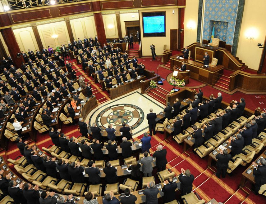 АЛМАТИ, 12. НОВЕМБРА /СРНА - РИА Новости/ - Доњи дом Парламента Казахстана усвојио је допуне закона о забрани ширења пропаганде којом се промовишу педофилија и ЛГБТ ставови на јавним мјестима, укључујући медије, онлајн платформе и елекомуникационе мреже.