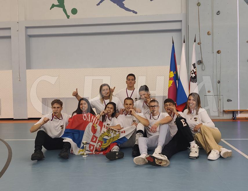 ИСТОЧНО САРАЈЕВО, 13. НОВЕМБРА /СРНА/ - Осам средњошколаца из Источне Илиџе са једним професором и директором школе бораве у руском граду Краснодар гдје се упознају о култури братског народа и образовном систему Русије.