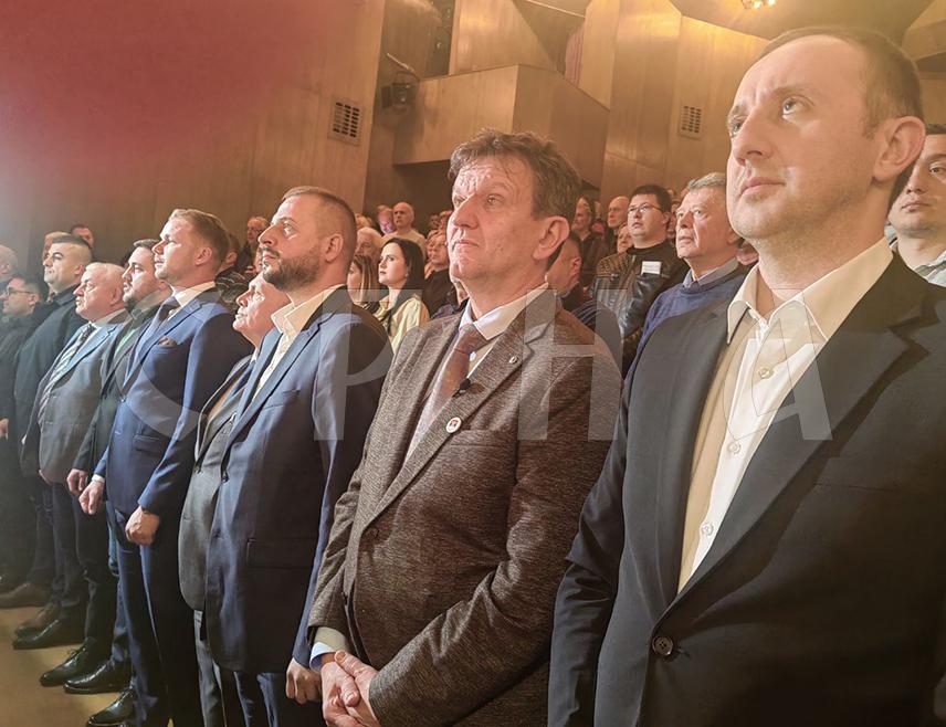 ПРИЈЕДОР, 12. НОВЕМБРА /СРНА/ - Кандидат СДС-а за предсједника Републике Српске Бранко Блануша изјавио је вечерас у Приједору да ће иницирати да дио срестава од ренте, односно од концесионе накнаде, буде намијењен за фонд за подршку младима и образовању.