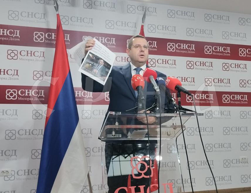 БАЊАЛУКА, 13. НОВЕМБРА /СРНА/ - Представнички дом Парламентране скупштине БиХ у којем би опозиција из Републике Српске жељела да именује главног преговарача БиХ са ЕУ нема уставну надлежност да оснива нити именује нове институције на нивоу БиХ, истакао је портпарол СНСД-а Радован Ковачевић.