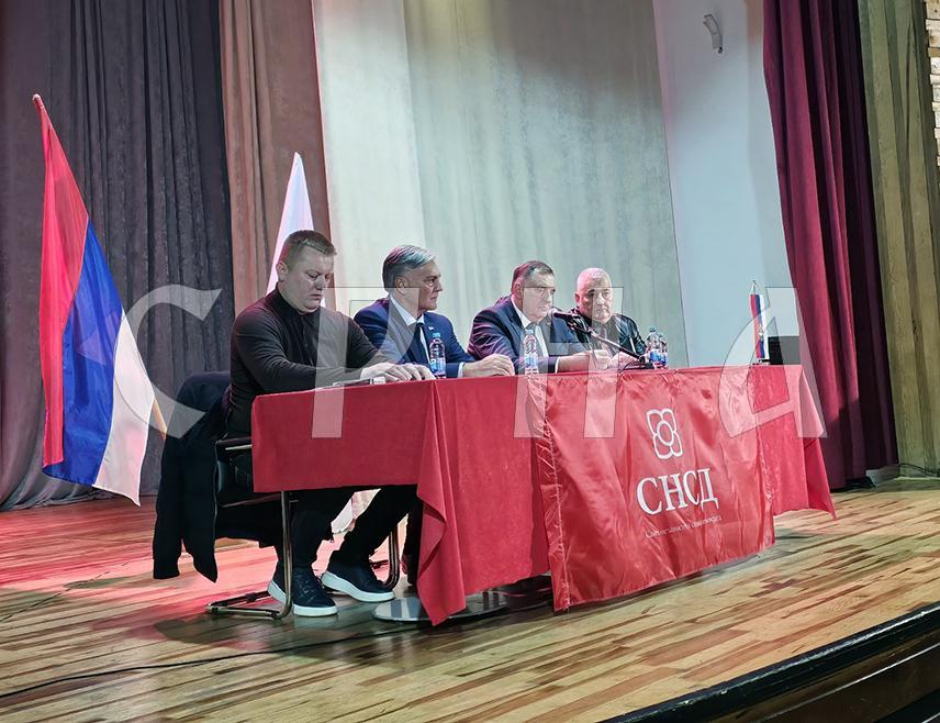 РУДО, 13. НОВЕМБРА /СРНА/ - Предсједник СНСД-а Милорад Додик поручио је вечерас у Рудом да је дошло вријеме да се гласом на изборима пресуди онима који су пресудили њему и да се гласањем за кандидата СНСД-а за предсједника Републике Српске Синишу Карана пресуђује Кристијану Шмиту и сарајевској чаршји.