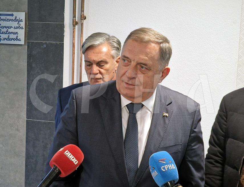 RUDO, NOVEMBER 13 /SRNA/ – SNSD Leader Milorad Dodik has said today in Rudo that the Contain Mboc factory, which is export-oriented, has become a major economic gain for the municipality in less than a year, adding that he will support ambitions to expand the factory, which will help keep young people in the area.