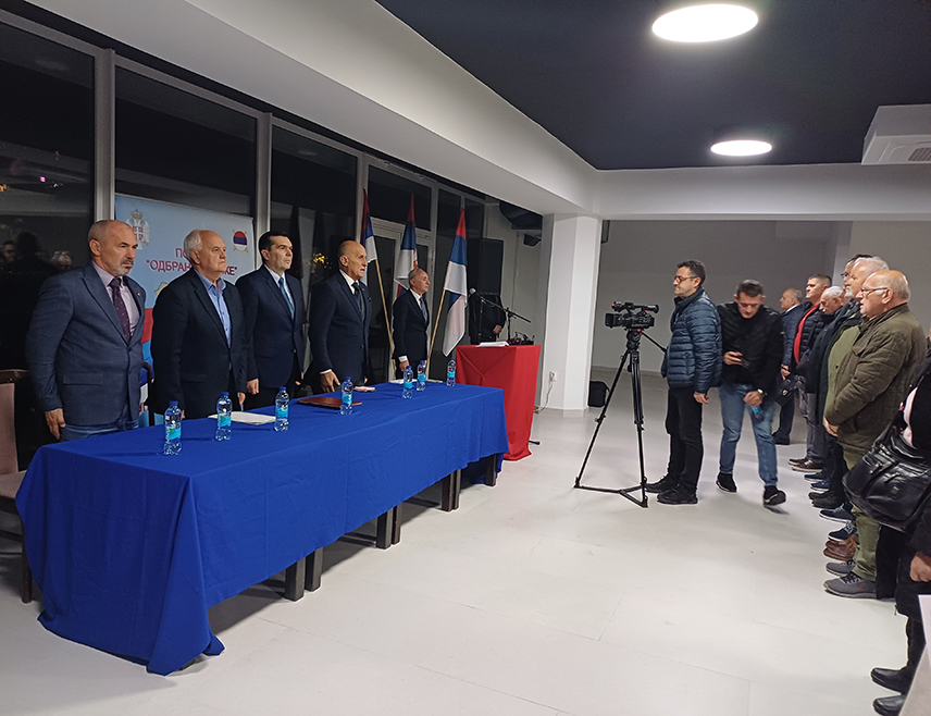 БАЊАЛУКА, 13. НОВЕМБРА /СРНА/ - Глас за кандидата СНСД-а за предсједника Републике Српске Синишу Карана на изборима обезбјеђује континуитет успјешне политике на унутрашњем и спољнополитичком плану и сигурну позицију Српске, поручио је предсједник Покрета "Одбрана Српске" Дарко Матијашевић.