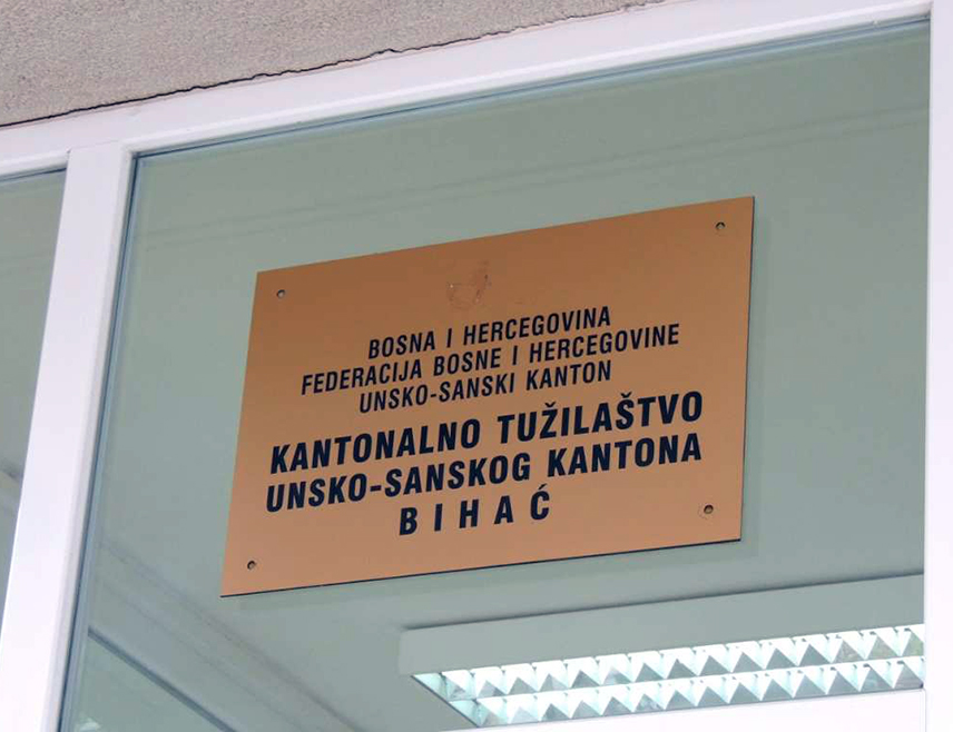 БИХАЋ, 14. НОВЕМБРА /СРНА/ - Општински суд у Бихаћу осудио је због злоупотребе положаја и овлаштења, као и посредовања при запошљавању, бивше руководиоце Службе за запошљавање Унско-санског кантона Месуда Месића на три године, а Раму Сулића на осам мјесеци затвора, саопштено је из Тужилаштва Унско-санског кантона.