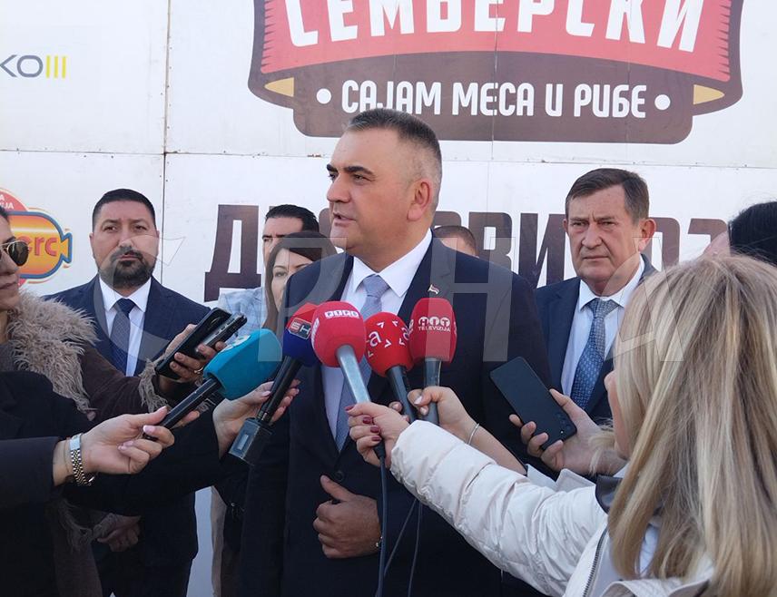 БИЈЕЉИНА, 14. НОВЕМБРА /СРНА/ - Предсједник Владе Републике Српске Саво Минић изјавио је да су излагачи на Семберском сајму меса и амбасадори  Републике Српске и да није ријеч само о манифестацији, него и о томе да Српска има производе које извози.
