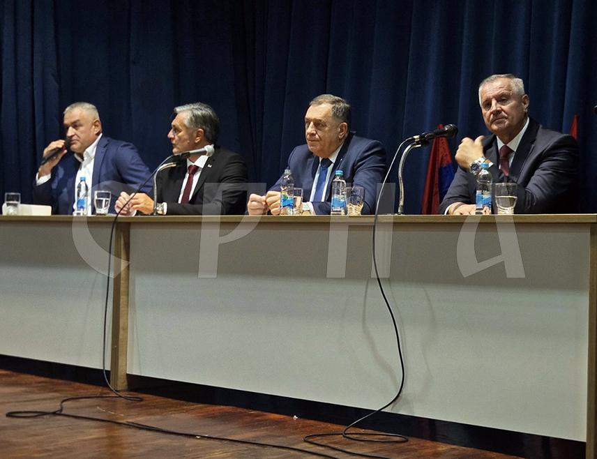 ХАН ПИЈЕСАК, 14. НОВЕМБРА /СРНА/ - Предсједник СНСД-а Милорад Додик истакао је да је Хан Пијесак мјесто које никад није поклекнуло и бисер који тек треба откити свијету.