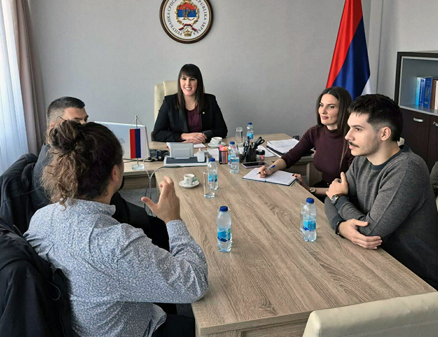 БАЊАЛУКА, 14. НОВЕМБРА /СРНА/ - Директор Центра за једнакост и равноправност полова Републике Српске Маја Векић разговарала је са представницима Удружења грађана "Супербрке" о јачању сарадње у области унапређења здравља мушкараца, с акцентом на њихово репродуктивно и ментално здравље.