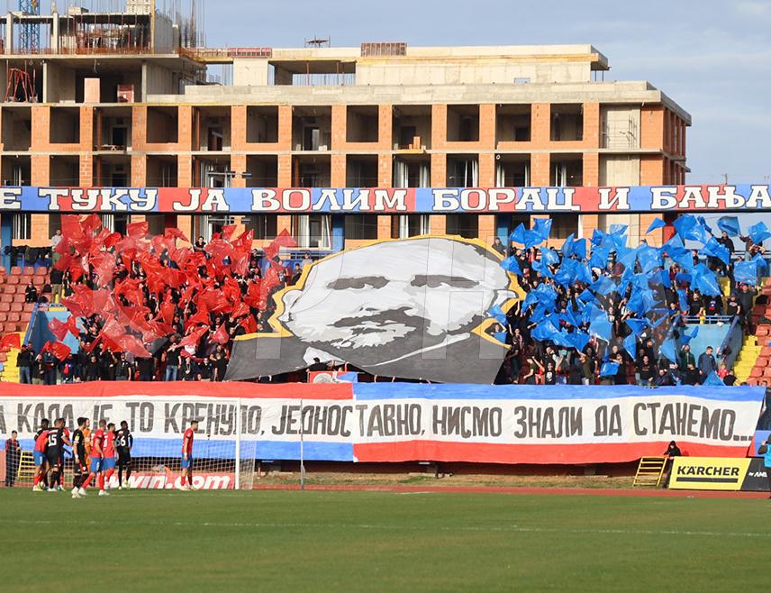 БАЊАЛУКА, 15. НОВЕМБРА /СРНА/ - Фудбалери бањалучког Борца и Радничког 1923 из Крагујевца данас на Градском стадиону у Бањалуци играју пријатељску хуманитарну утакмицу у знак сјећања на Младена Жижовића, који је изненада преминуо у 45. години живота.