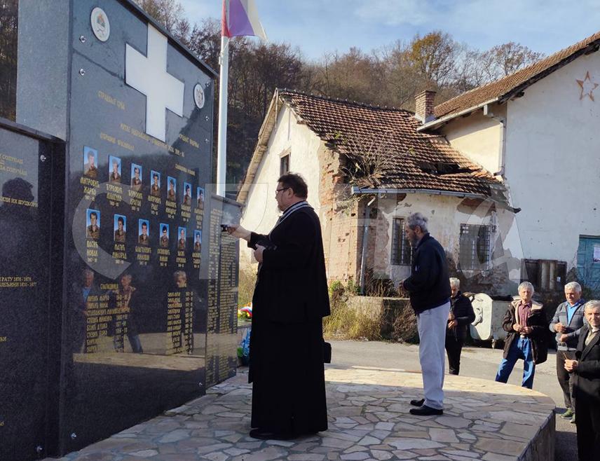 BRATUNAC, November 15 /SRNA/ - A memorial service was held today in Osamsko near Bratunac for 34 soldiers of the Army of Republika Srpska from this and the neighboring villages of Polom, Dubravice, Slapašnica, and Krasanpolje, as well as for all Serbs from these areas who were killed in the wars of the 19th and 20th centuries.