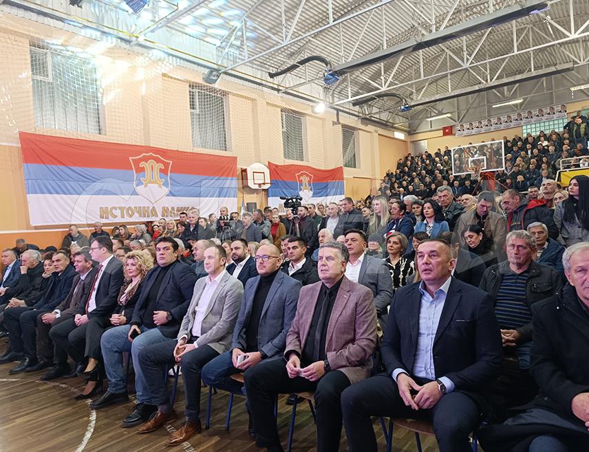 ИСТОЧНО САРАЈЕВО, 16. НОВЕМБРА /СРНА/ - Кандидат СДС-а за предсједника Републике Српске Бранко Блануша истакао је вечерас на предизборном скупу у Источном Сарајеву да ће се залагати за заштиту националних интереса, ако му грађани дају повјерње 23. новембра.