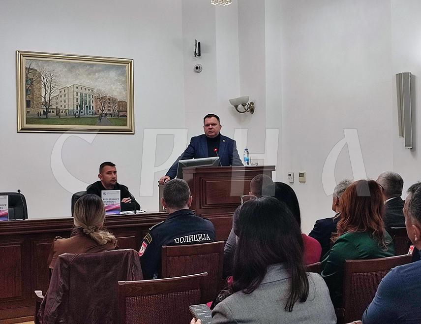 БАЊАЛУКА, 17. НОВЕМБРА /СРНА/ - Министарство унутрашњих послова /МУП/ Републике Српске обиљежило је данас у Бањалуци 20 година од изласка првог броја часописа "Безбједност, полиција, грађани" у којем је до сада објављено више од 600 радова домаћих и страних аутора и коаутора.