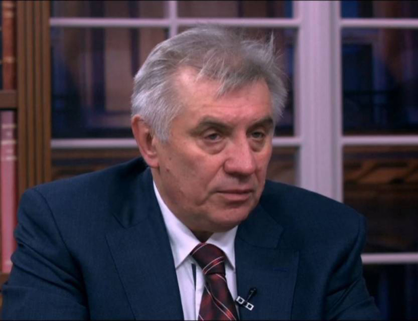 БАЊАЛУКА, 18. НОВЕМБРА /СРНА/ - Некадашњи министар унутрашњих послова Републике Српске Томислав Ковач изјавио је Срни, поводом предстојеће крсне славе Министарства унутрашњих послова /МУП/ - Аранђеловдана, да се у друштву мора поставити вриједносни систем у коjем се на полицајца неће гледати само као на обичног државног службенка.