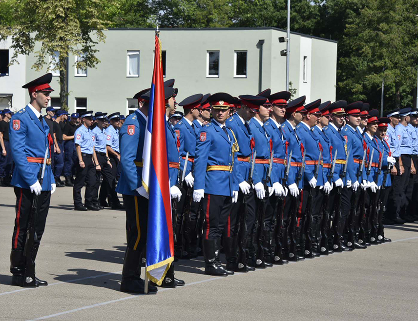 БАЊАЛУКА, 18. НОВЕМБРА /СРНА/ - Министарство унутрашњих послова /МУП/ Републике Српске организује у Бањалуци свечаност на којој ће заклетву положити 375 кадета 26. и 198 кадета 27. класе Полицијске академије.