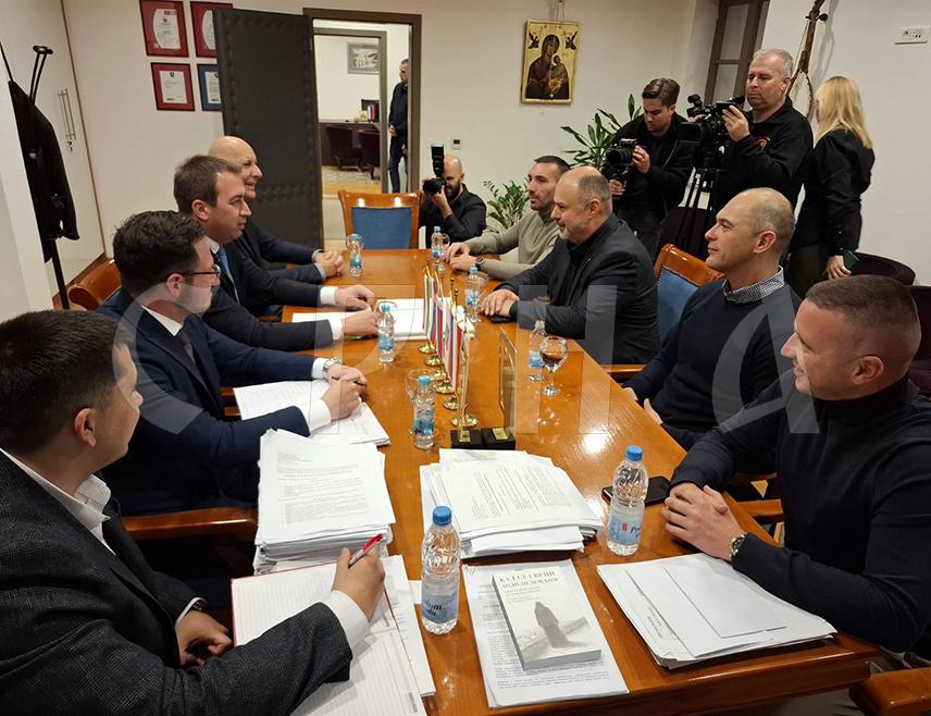 ВИШЕГРАД, 17. НОВЕМБРА /СРНА/ – Влада Републике Српске и Министарство правде биће партнер свим локалним заједницама, па тако и општини Вишеград, изјавио је у Вишеграду министар правде Горан Селак.