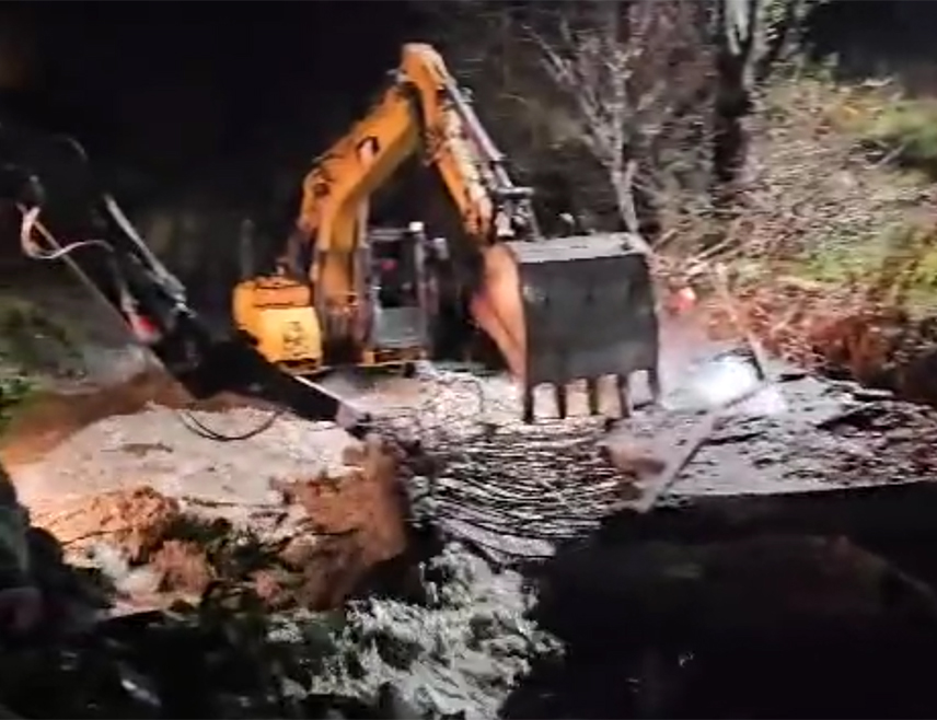 ПОДГОРИЦА, 18. НОВЕМБРА /СРНА/ - У општини Колашин у протекла 24 часа пало је око 200 литара кише по метру квадратном, а у Шавнику, Никшићу и Улцињу до 90 литара, што је проузроковало материјалну штету и изазвало проблеме.