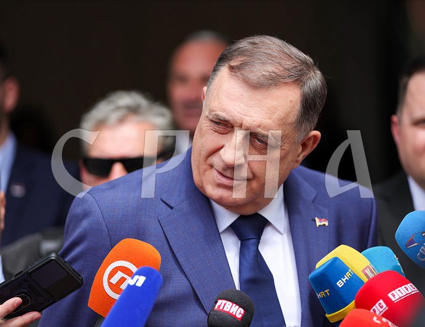 BANJA LUKA, NOVEMBER 18 /SRNA/ – SNSD Leader Milorad Dodik emphasizes that Mirko Šarović has today confirmed what has long been known that there is an open coalition between Christian Schmidt, Sarajevo, and the Republika Srpska opposition.