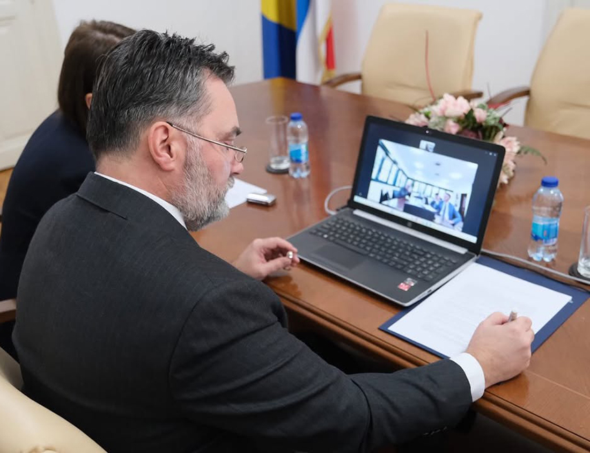 САРАЈЕВО, 18. НОВЕМБРА /СРНА/ – Министар спољне трговине и економских односа у Савјету министара Сташа Кошарац оцијенио је да би чланство БиХ у Међународном центру за напредне медитеранске агрономске студије /ЦИХЕАМ/ било од великог значаја за домаћи пољопривредни сектор.