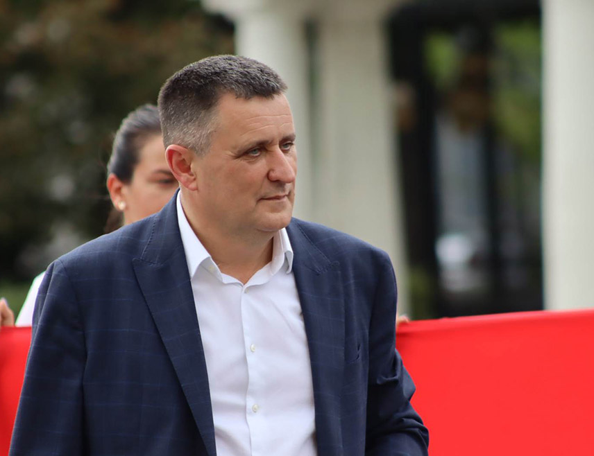 БАЊАЛУКА, 18. НОВЕМБРА /СРНА/ - Предсједник Градског одбора СНСД-а Бањалука Владо Ђајић поручио је вечерас на изборној трибини у бањалучком насељу Мишин Хан да је глас за Синишу Карана, кандидата ове странке за предсједника Републике Српске, гласа за стабилну будућност.