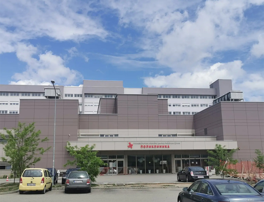 БАЊАЛУКА, 19. НОВЕМБРА /СРНА/ - Зворничанка чији су иницијали М.Е, која је задобила тешке повреде грудног коша, након операције је стабилних виталних параметара и свјесна, саопштено је из Универзитетског клиничког центра /УКЦ/ Републике Српске.