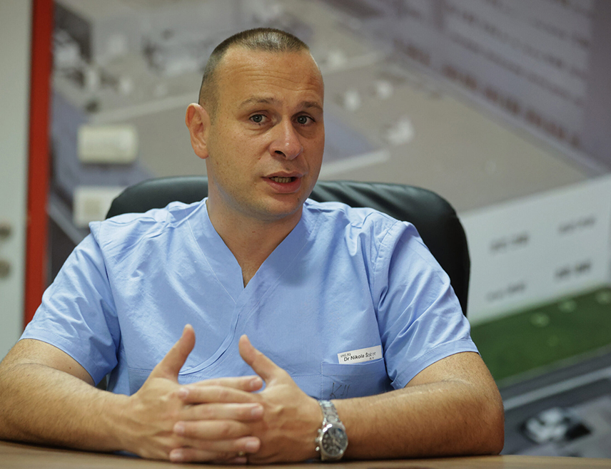 БАЊАЛУКА, 19. НОВЕМБРА /СРНА/ - Влада Републике Српске разријешила је данас Владу Ђајића дужности генералног директора Универзитетског клиничког центра /УКЦ/ Републике Српске и на његово мјесто именовала Николу Шобота.