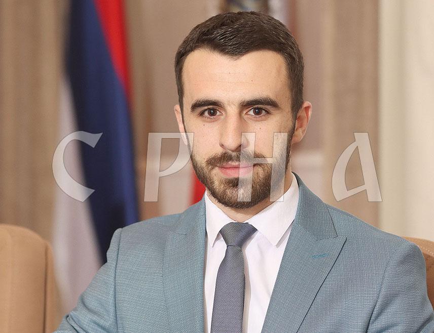 BOSANSKI PETROVAC, NOVEMBER 19 /SRNA/ – Republika Srpska is now at a moment in which its democratic will and constitutional order are being defended, so the snap elections are an opportunity for the people to clearly confirm that they want the continuation of the state-building policy that has brought stability, development, and a secure path forward to Republika Srpska, stated SNSD Bosanski Petrovac Municipal Committee Chair Nemanja Davidović.