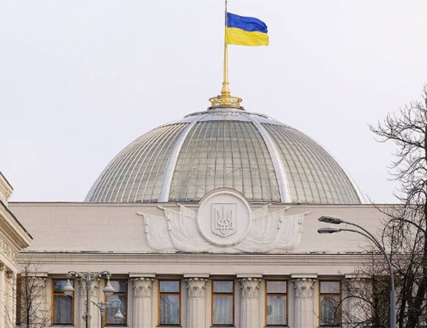 КИЈЕВ, 19. НОВЕМБРА /СРНА-Ројтерс/ - Украјински парламент гласањем је смијенио министра правде Германа Галушченка након велике истраге о корупцији у енергетском сектору.