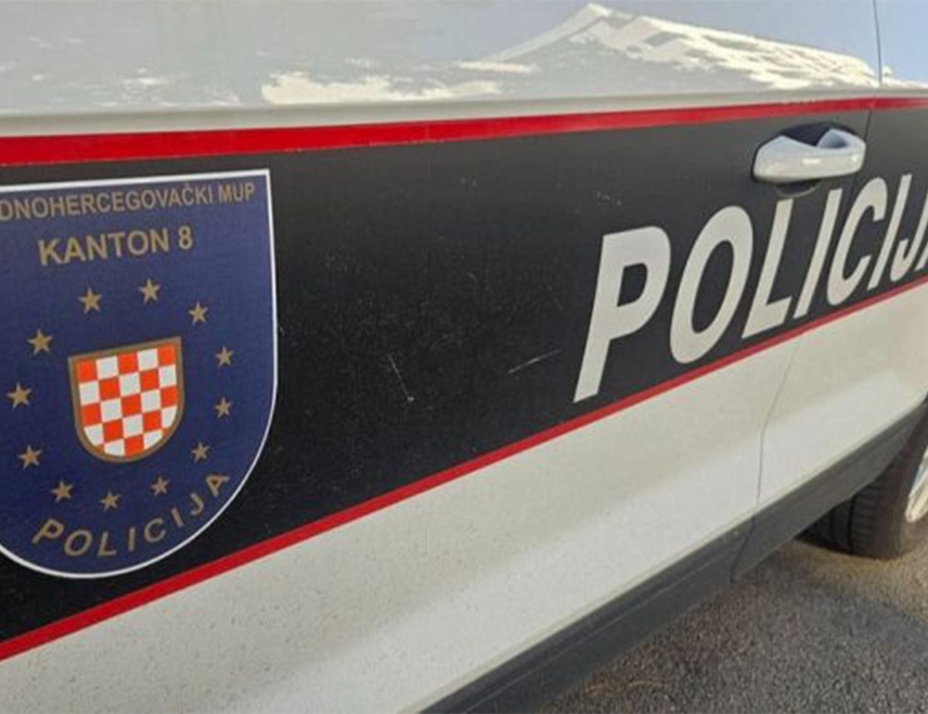 ШИРОКИ БРИЈЕГ, 19. НОВЕМБРА /СРНА/ - Припадници Полицијске управе Груде током појачане контроле саобраћаја у двије одвојене акције затекли су укупно 17 држављана Турске за које се сумња да су планирали илегално да пређу границу БиХ и Хрватске и уђу у ЕУ, саопштено је из Министарства унутрашњих послова Западнохерцеговачког кантона.