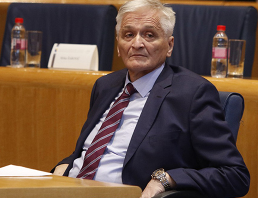 САРАЈЕВО, 20. НОВЕМБРА /СРНА/ - Замјеник предсједавајућег Дома народа Парламентарне скупштине БиХ Никола Шпирић изјавио је да се не смије дозволи да буџет постане политичко оружје у рукама оних који прижељкују да не буде усвојен макар до недјеље, 23. новембра, када су заказани пријевремени избори за предсједника Републике Српске.