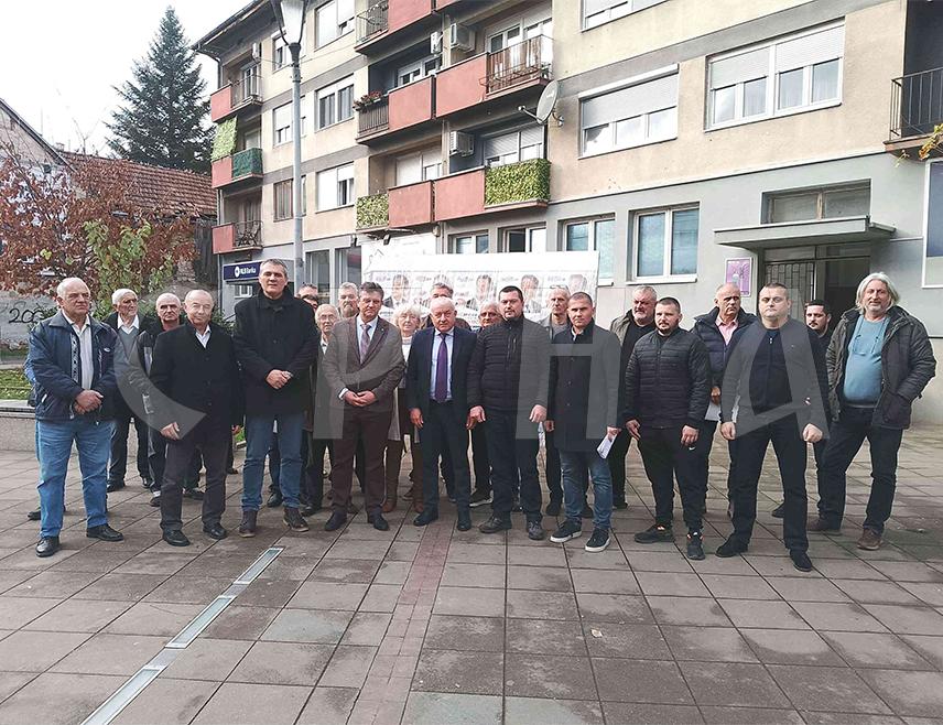 НОВИ ГРАД, 20. НОВЕМБРА /СРНА/ - Кандидат СДС-а за предсједника Републике Српске на пријевременим изборима Бранко Блануша сматра да је потребан енергичнији рад на рјешавању проблема Трговске горе, гдје Хрватска намјерава да гради складиште радиоактивног отпада.