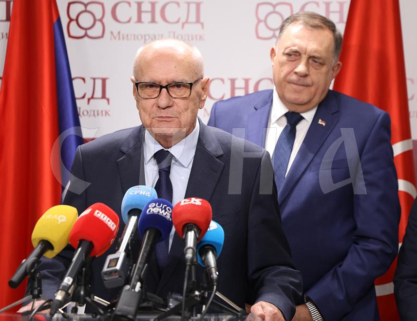 БАЊАЛУКА, 20. НОВЕМБРА /СРНА/ - Предсједник Удружења пензионера Републике Српске Ратко Трифуновић позвао је данас пензионере да на изборима у недјељу, 23. новембра,  подрже кандидата СНСД-а за предсједника Републике Српске Синишу Карана.