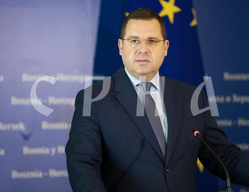 САРАЈЕВО, 20. НОВЕМБРА /СРНА/ - Српски делегат у Дому народа Парламентарне скупштине БиХ Радован Ковачевић рекао је да су делегати из опозиције у Републици Српској Желимир Нешковић и Ненад Вуковић, уз подршку сарајевских политичких странака, покушали све да буџет БиХ за 2025. годину не буде усвојен и да су стали пред све запослене у институцијама на нивоу БиХ.