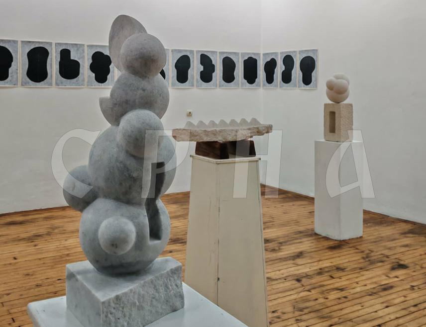 НОВИ ГРАД, 20. НОВЕМБРА /СРНА/ - У Галерији у Новом Граду вечерас је отворена излоба скулптура и цртежа Бранка Милановића.