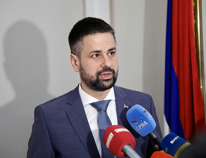 БАЊАЛУКА, 20. НОВЕМБРА /СРНА/ - Министар финансија и трезора у Савјету министара Срђан Амиџић честитао је министру унутрашњих послова, директору Полиције, свим полицајцима и осталим радницима МУП-а Републике Српске крсну славу, светог Архангела Михаила.