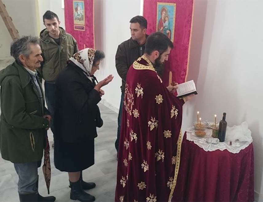 БЕОГРАД, 22. НОВЕМБРА /СРНА/ - Купрешки Срби никада нису одустали од завичаја иако су им након Дејтона паљене цркве и куће које су морали да напусте, тако да њих неколико стотина поново на том простору пушта коријене, обнавља светиње и свједочи о вјековном трајању, рекао је Срни парох купрешки Марко Ђурић.