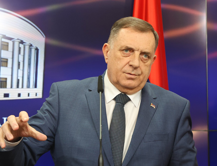 БАЊАЛУКА, 21. НОВЕМБРА /СРНА/ - Предсједник СНСД-а Милорад Додик изјавио је да је од првог дана од када је постигнут Дејтонски мировни споразум почео удружени злочиначки подухват муслимана из БиХ и дијела међународног фактора на његовом рушењу.