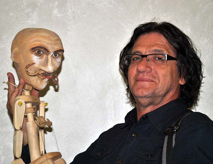 ИСТОЧНО САРАЈЕВО, 22. НОВЕМБРА /СРНА/ - Први Међународни фестивал позоришта за децу и младе "Осмех Ниша" биће одржан од 24. до 29. новембра у граду на Нишави, а у стручном жирију ће бити и директор и селектор Међународног фестивала професионалних луткарских позоришта за дјецу "Лут фест" Витомир Митрић.